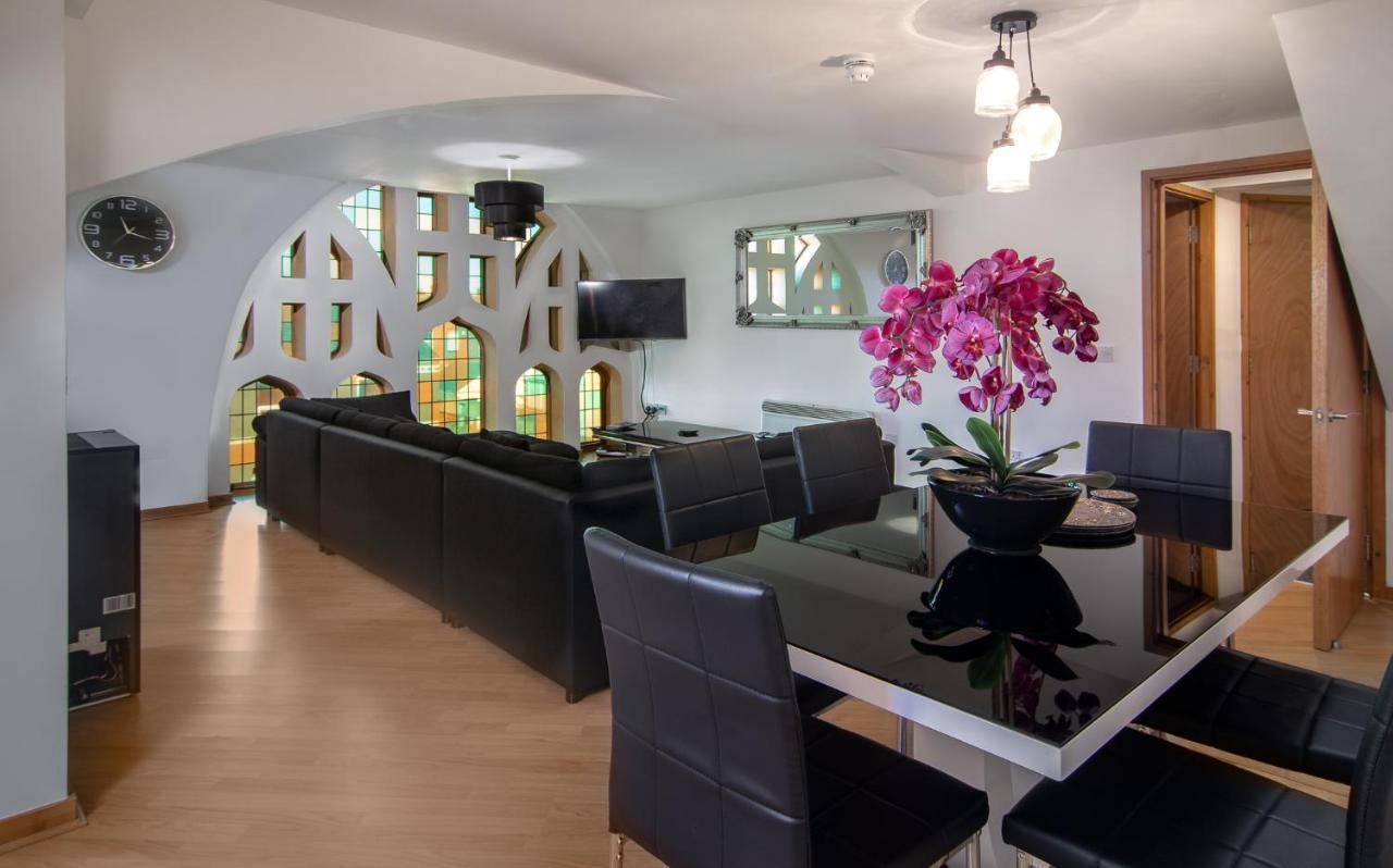 Stunning Church Conversion Close To The Tower Blackpool Exterior photo